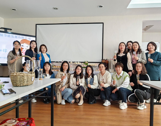 女神節(jié)里笑容翻飛，歡樂不退